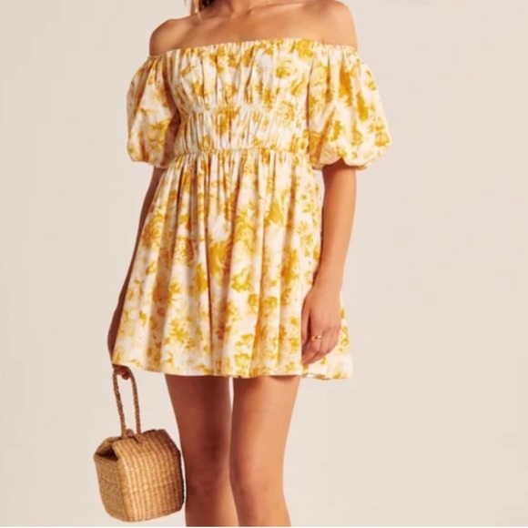 Abercrombie & Fitch Dresses & Skirts - Yellow Floral Puff Sleeve Dress
